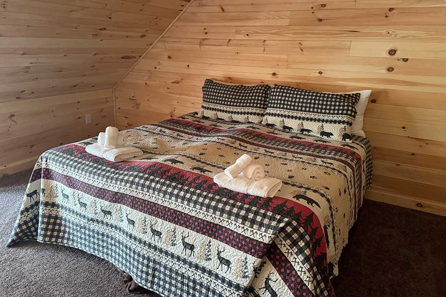 King Bedroom On Second Floor In The Cedar Select Rental Cabin At The Pmr