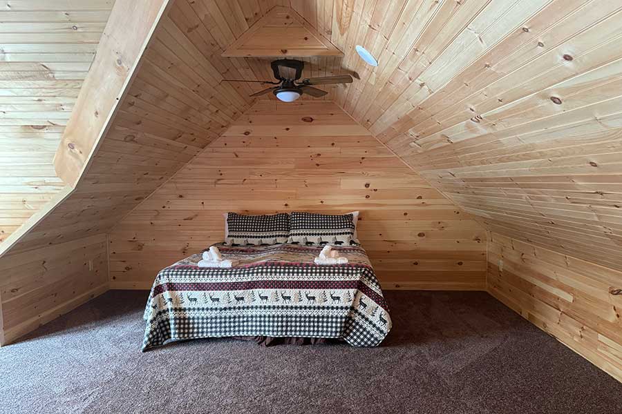 Large Second Floor Bedroom With King Bed In The Cedar Select Rental Cabin At The Pmr