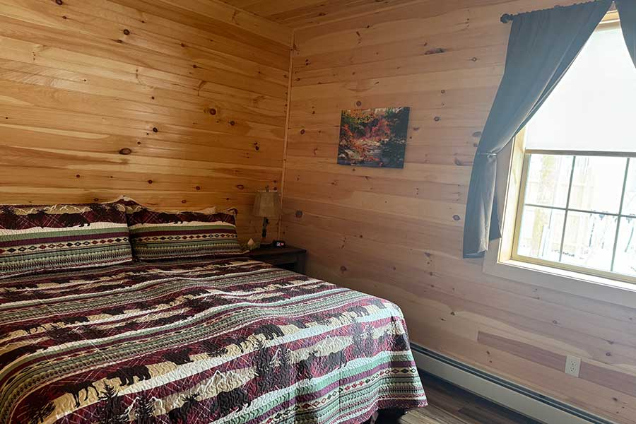 King Bedroom On Main Floor In The Cedar Select Rental Cabin At The Pmr