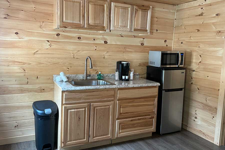 Kitchenette, Microwave, Refrigerator/freezer In The Cedar Suite Rental Cabin At The Pmr