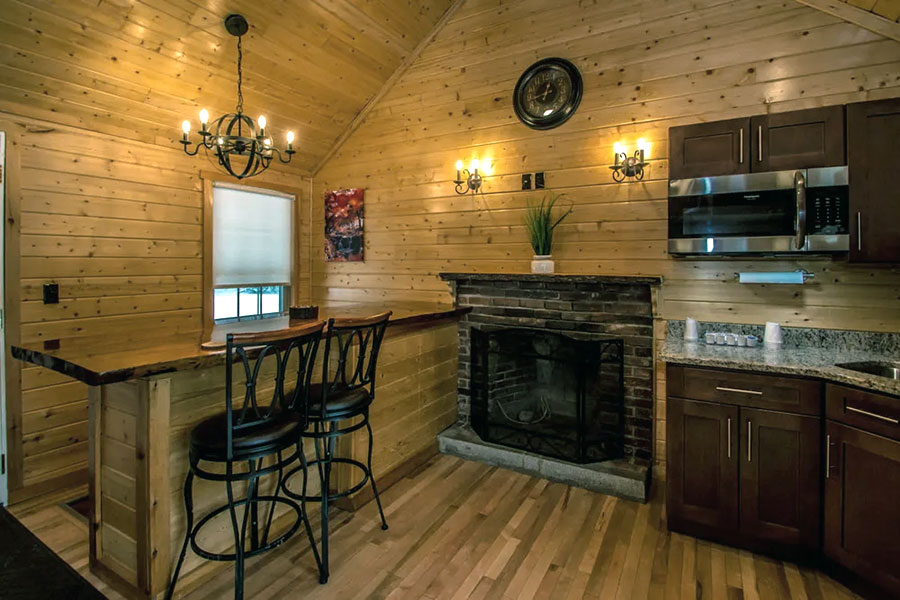 Dinette Table And Chairs In The Chestnut Premier Rental Cabin At The Pmr