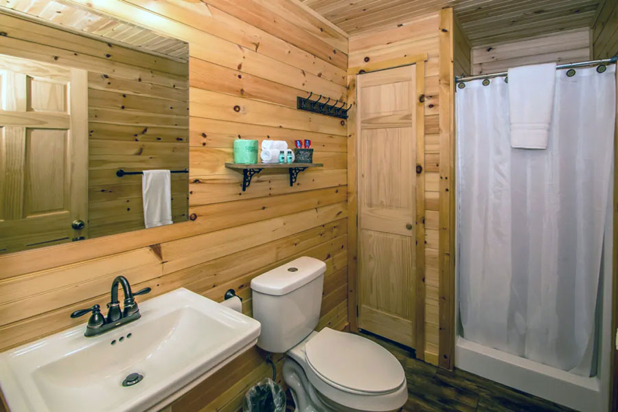 Bathroom And Shower In The Lakeside Pine Suite Rental Cabin At The Pmr