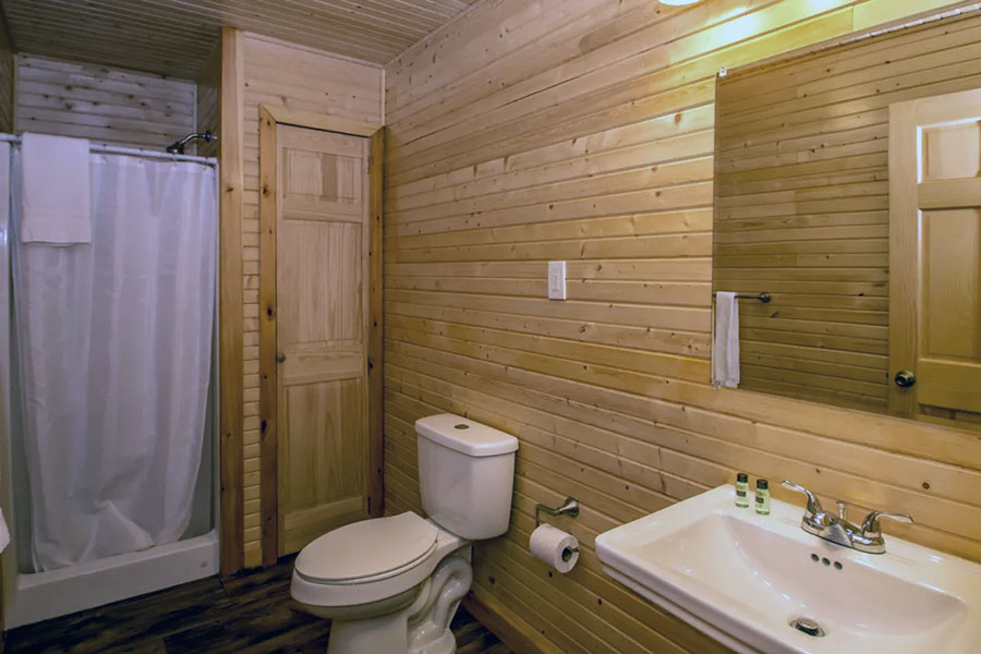 One Of The Bathrooms In The Oak Premier Rental Cabin At The Pmr