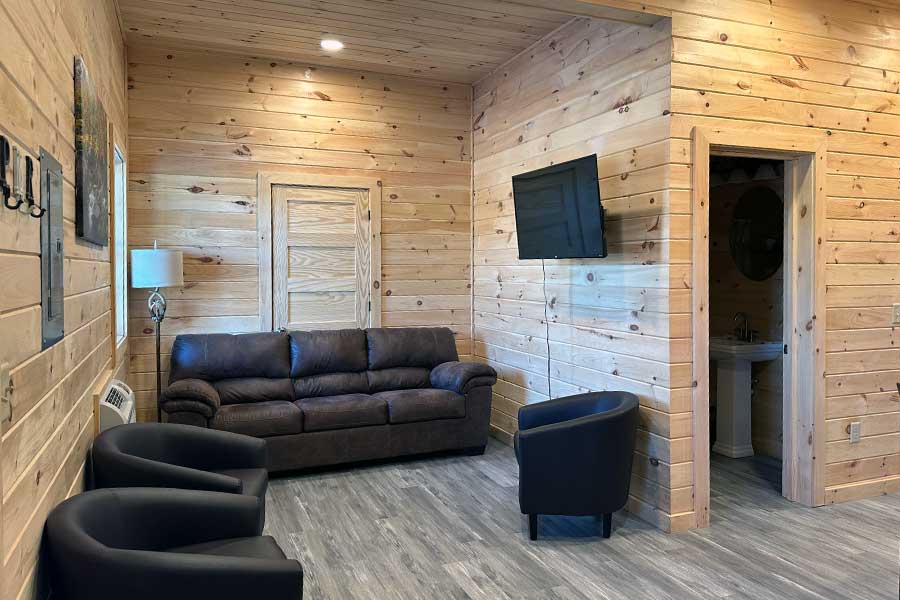 Living Room With Sofa And 3 Casual Chairs In The Rosewood Premier Rental Cabin At The Pmr