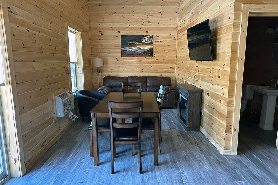 Dinette Table And Chairs In The Rosewood Premier Rental Cabin At The Pmr